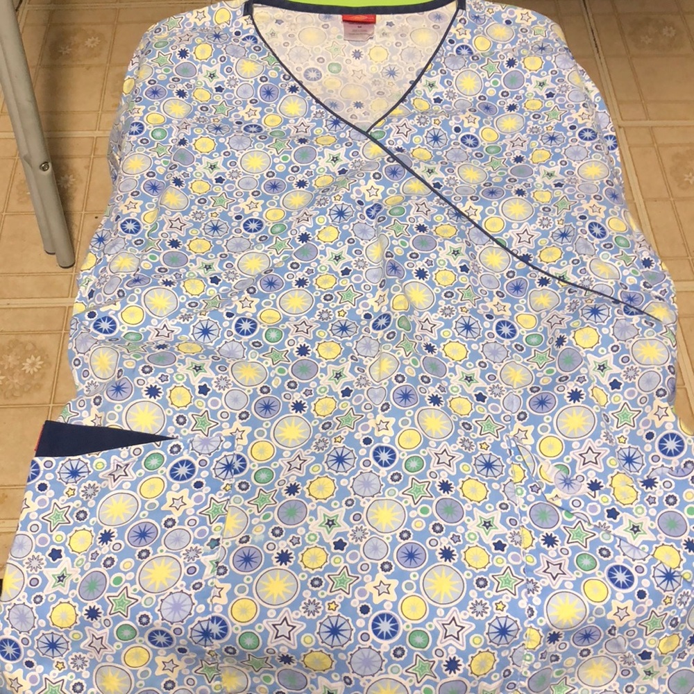 Scrub top
